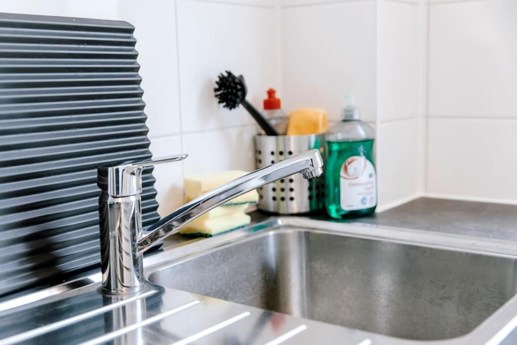 Zentral Und Frisch Eingerichtet: 2 Zi. 24H Checkin Apartment Kiel Luaran gambar