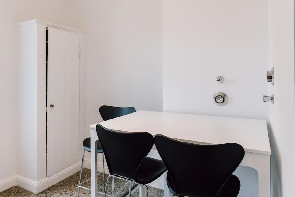 Zentral Und Frisch Eingerichtet: 2 Zi. 24H Checkin Apartment Kiel Luaran gambar