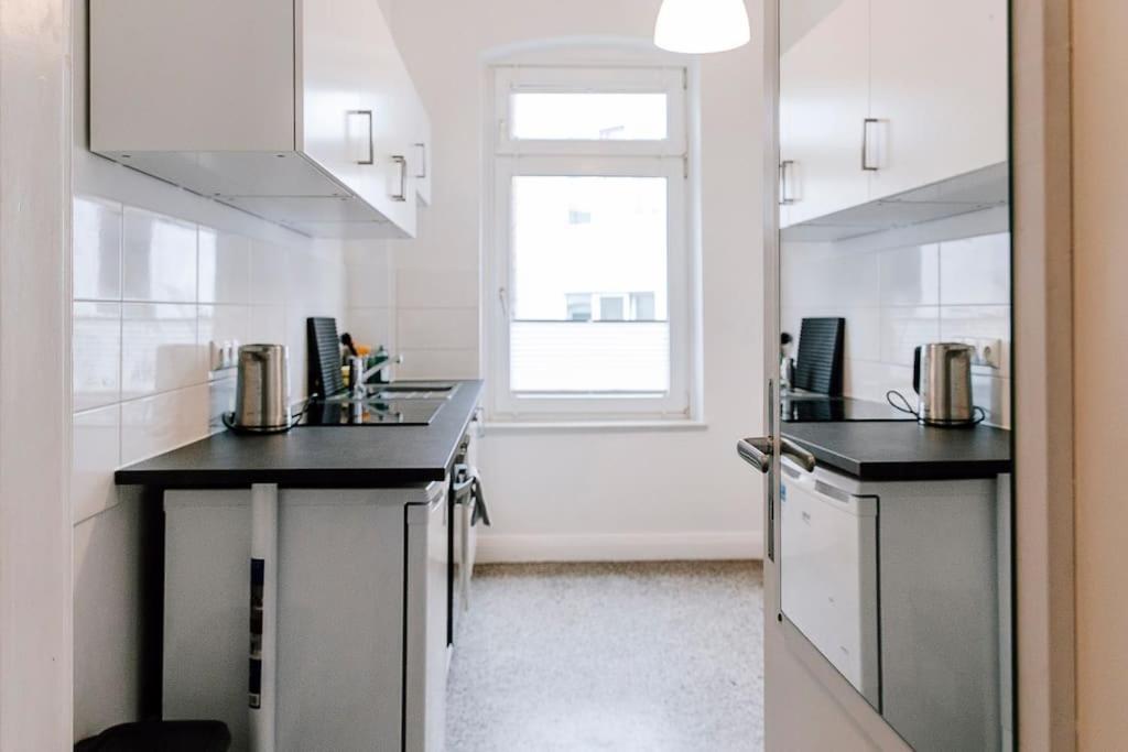 Zentral Und Frisch Eingerichtet: 2 Zi. 24H Checkin Apartment Kiel Luaran gambar